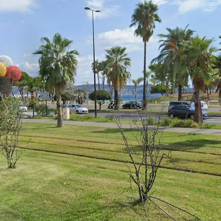 Entre Aéroport Et Promenade Des Nice